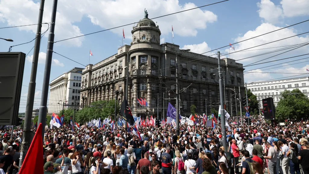 Květnové protivládní protesty v Bělehradu