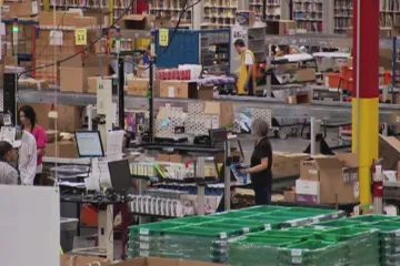 Amazon hodlá zrušit na osmnáct tisíc pracovních míst, propouštění se může týkat i Česka