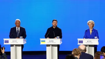 Ukrajinský prezident Zelenskyj a představitelé EU von der Leyenová a Costa se účastní tiskové konference k čtvrtému výročí plnohodnotné invaze Ruska v Kyjevě.
