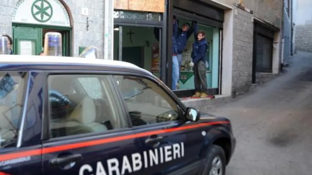 Italská policie před sídlem Ligy severu