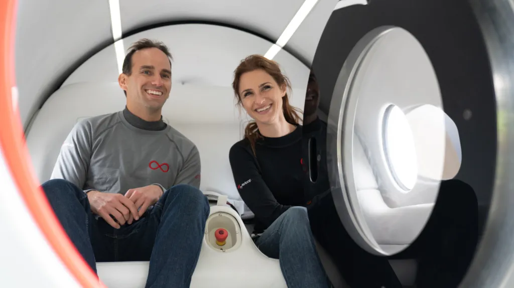 První jízda hyperloopu s pasažéry