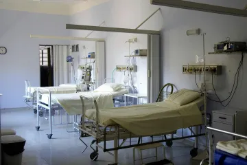 Rušení nemocnic strany a hnutí nepodporují