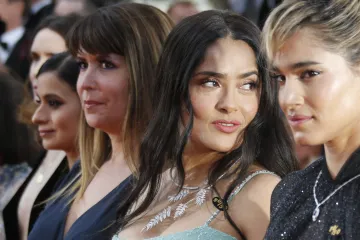 Salma Hayeková vybízí k boji za rovné platy, snahy celebrit mohou pomoci strádajícím ženám