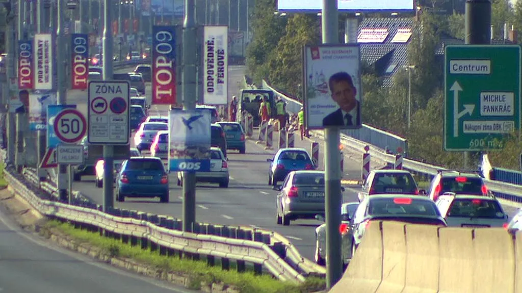 Billboardy u silnic
