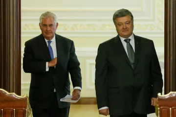 Urazili jste dlouhou cestu, ale ještě to nestačí, řekl v Kyjevě Tillerson