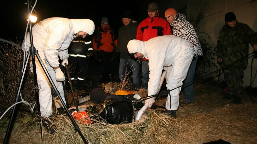 Kriminalisté našli ve studni tělo zavražděného muže z Rychnovska