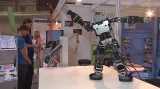 Bez komentáře: Roboti na strojírenském veletrhu v Brně