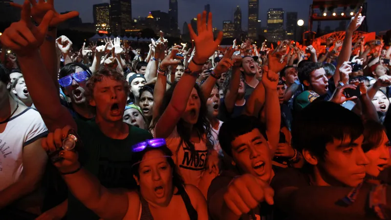 Fanoušci kapely Muse na chicagském festivalu Lollapalooza v roce 2011