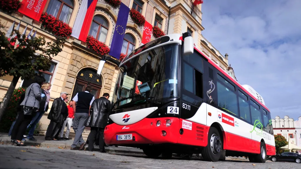 Pardubice vyzkoušely elektrobus