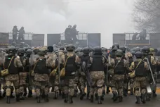 Tokajev dovolil vojsku a policii střílet bez varování na kazašské demonstranty, vyjednávat nehodlá