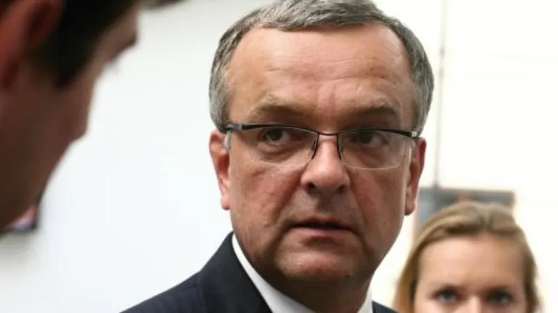 Kalousek hovoří s novináři