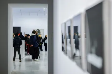Mezinárodní porota Benátského bienále podala demisi, píší média