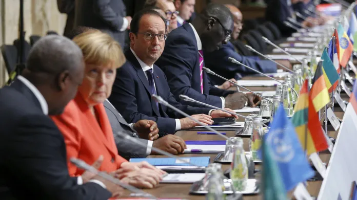 Události: Summit k migrační krizi hostí Malta - ležící symbolicky mezi Evropou a Afrikou
