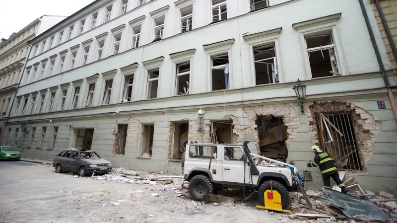 Následky výbuchu v Divadelní ulici