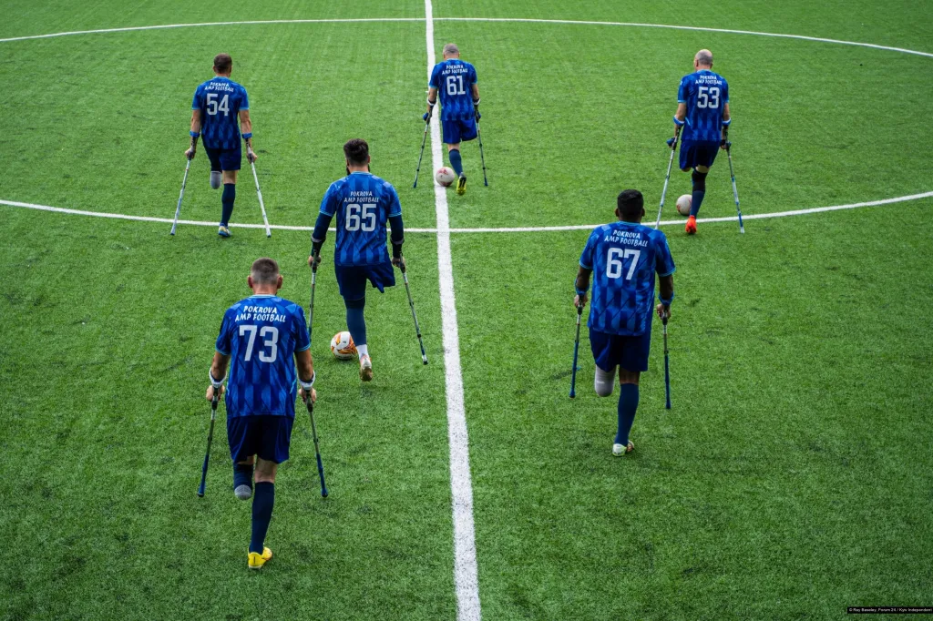 1. místo v kategorii Sport (Ray Baseley, Forum 24, Kyiv Independent, Pokrova Lviv / První ukrajinský amputee fotbalový tým – Síla těch, kteří zůstali stát)