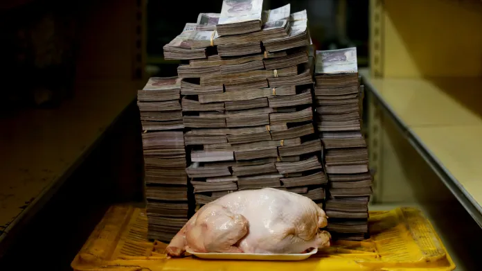 Dvouapůlkilové kuře vyjde ve Venezuele na 14 600 000 bolívarů, v přepočtu na 50 korun