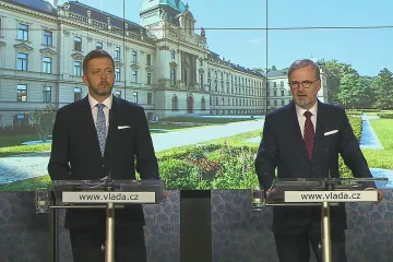 Vláda prodloužila kontroly na hranicích se Slovenskem. Jednala i o výcviku Ukrajinců či digitální plné moci