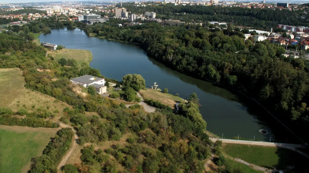 Rybník Džbán u Divoké Šárky