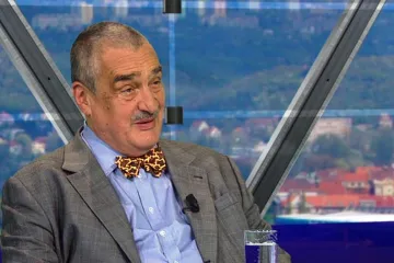 Schwarzenberg k velvyslancům: „Zeman neplní své ústavní povinnosti“