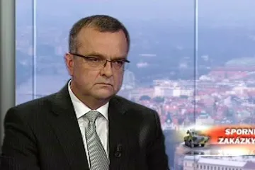 Kalousek: O armádních zakázkách rozhodovala vláda, ne náměstek Barták