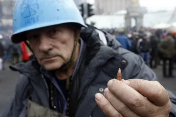 Několikahodinová střelba ze střech a desítky mrtvých v ulicích. Reportér ČT zrekonstruoval sled majdanských událostí