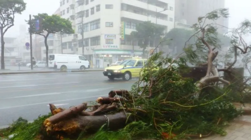 BEZ KOMENTÁŘE: Japonské ostrovy pustoší tajfun Neoguri
