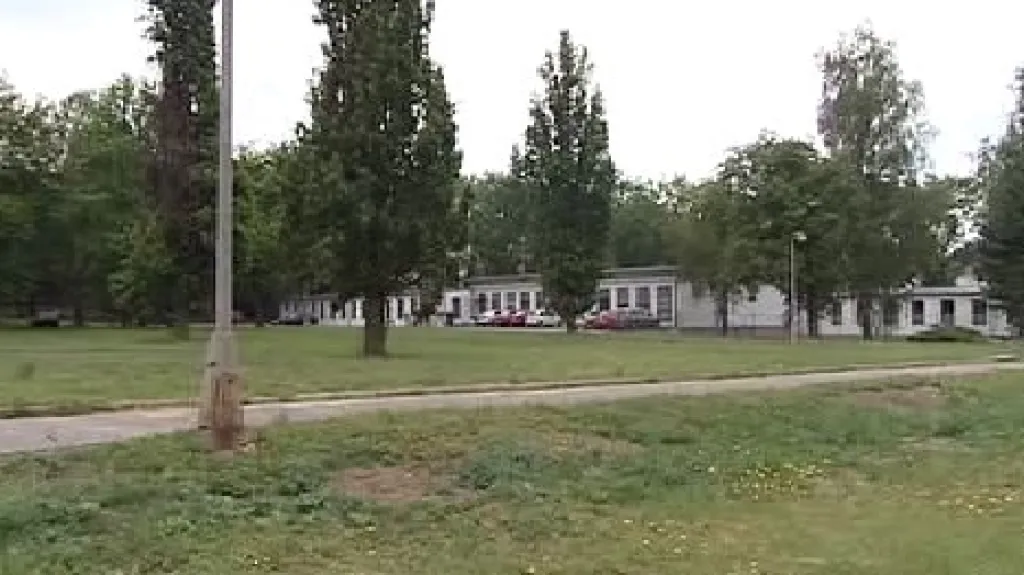 Zchátralý nemocniční areál