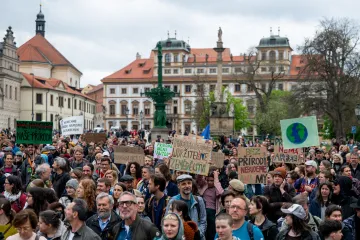 Demonstranti v Praze žádají změny ve vedení ministerstva životního prostředí
