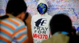 Malajsie se u "zdi naděje" modlí za cestující letu MH 370