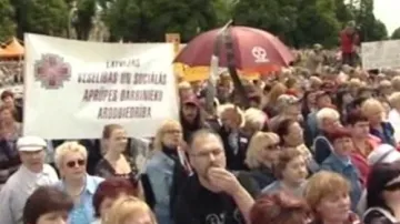 Demonstranti v Lotyšsku