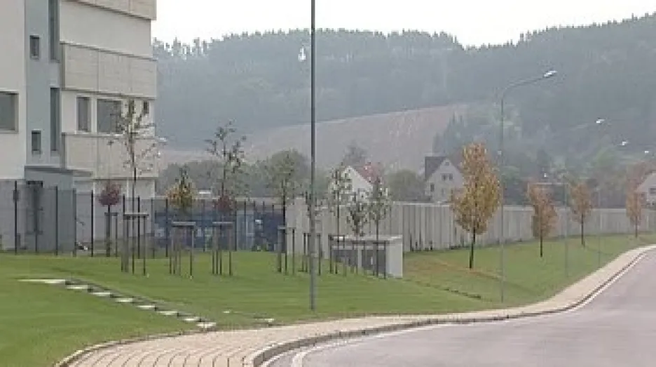 Obyvatelé Losiné u Plzně protestují proti stavbě betonárky, kterou chce v obci vybudovat firma APB Plzeň.
