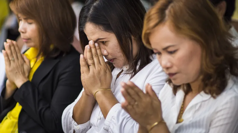 Modlitba za oběti tsunami v Thajsku