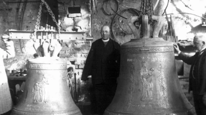 Archivní snímek plzeňských zvonů