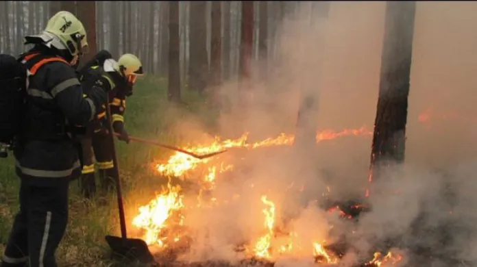 Sucho nahrává požárům, hasiči už zasahovali na jihu Moravy