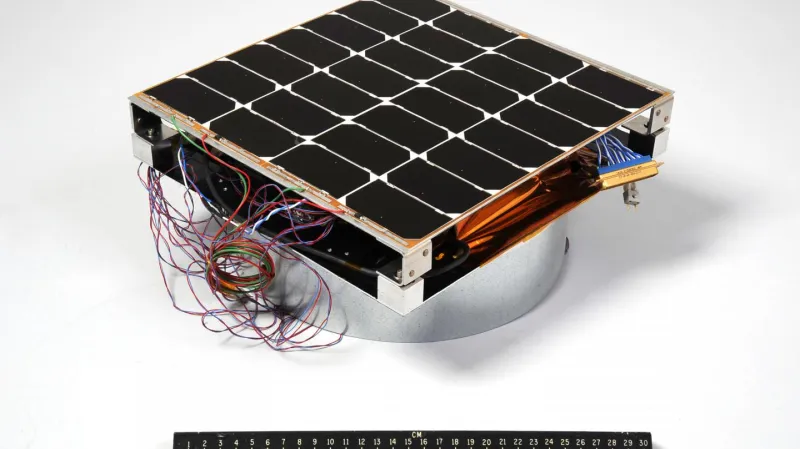 Photovoltaic Radiofrequency Antenna Module