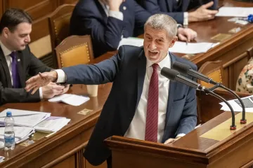 Sněmovna přerušila jednání o důvěře Babišově kabinetu