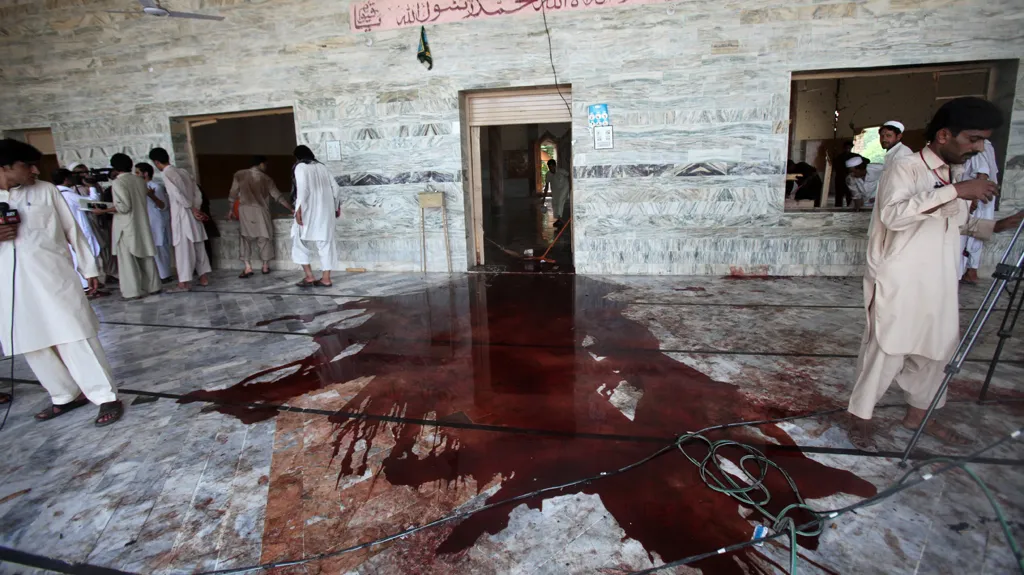 Výbuch v mešitě nepřežily čtyři desítky lidí
