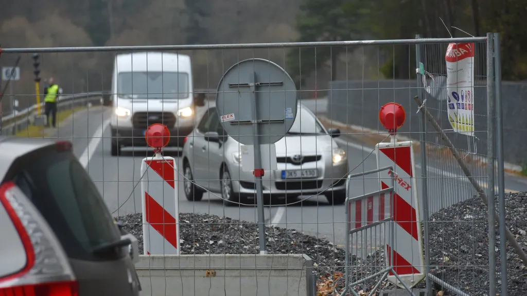 Uzavírka silnice I/20 u Kfel na Karlovarsku