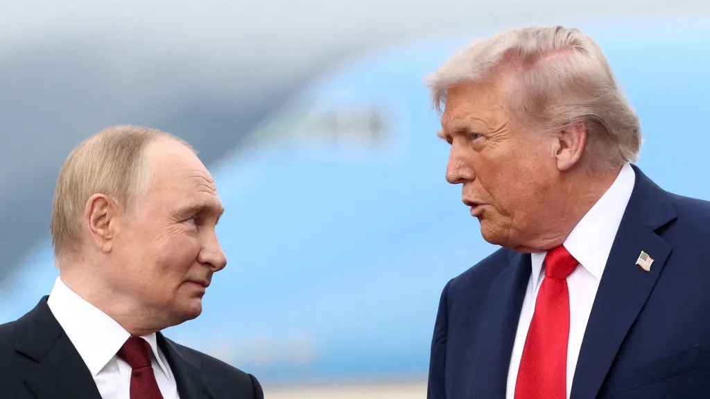 Ruský vládce Vladimir Putin a americký prezident Donald Trump na Aljašce (srpen 2025)