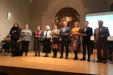 Devět dobrovolníků na jihu Moravy získalo cenu Křesadlo. Ocenění pro obyčejné lidi, kteří dělají neobyčejné věci
