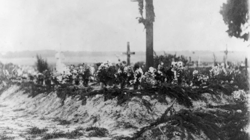 Obec Český Malín na Volyňsku (Ukrajina) po vypálení německými oddíly