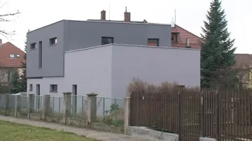Černá stavba v brněnské čtvrti Husovice