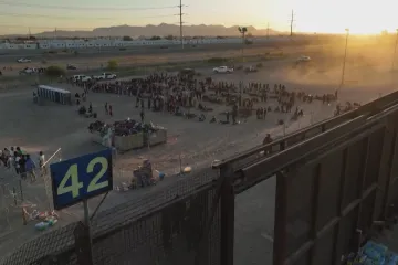 Spojené státy se chystají na nápor migrantů, v zemi s úderem půlnoci skončila rozhodující omezení