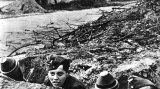 Bitva o Berlín se odehrála v období 16. dubna až 2. května 1945. Obrany Berlína se v řadách německé armády účastnily i děti. Na snímku mladí němečtí vojáci drží pancéřovou pěst