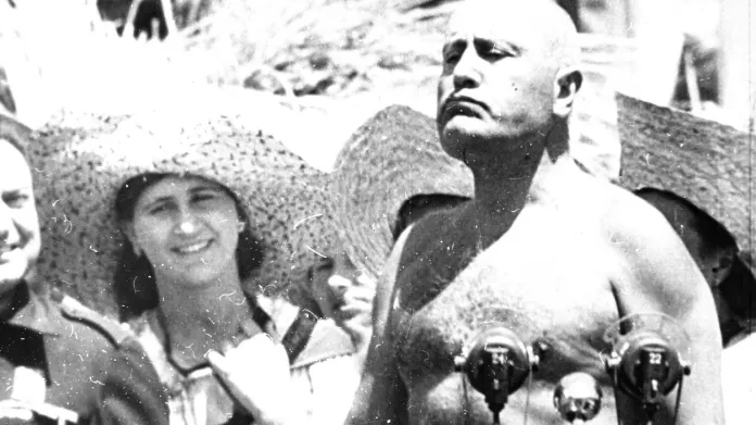 Benito Mussolini v červnu 1941 v Římě