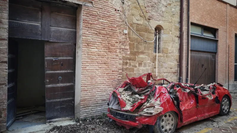 Následky zemětřesení v Camerinu