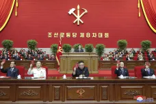 Kim na sjezdu strany oznámil, že Severní Korea posílí svůj zbrojní arzenál