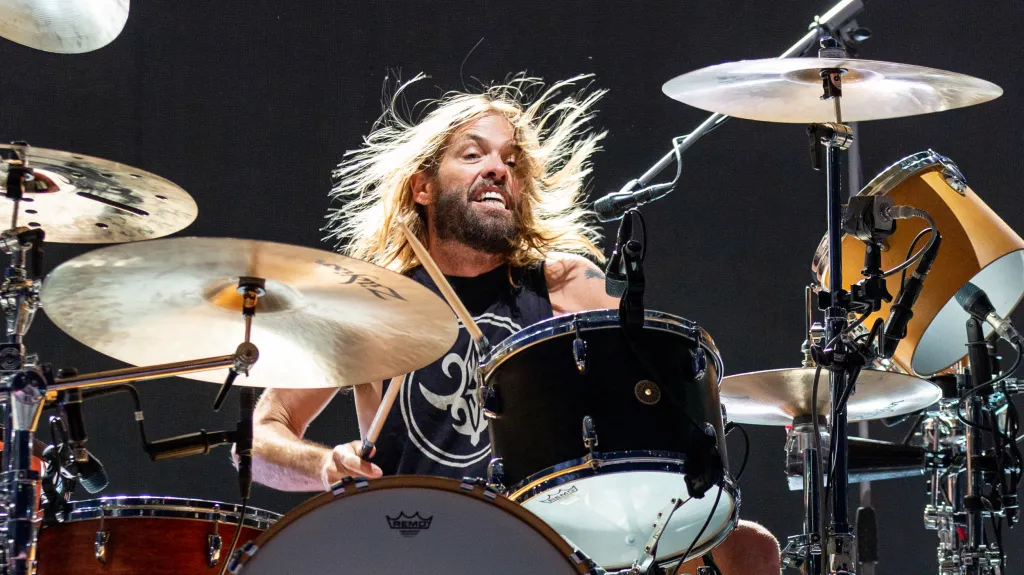 Taylor Hawkins během koncertu Foo Fighters v roce 2019