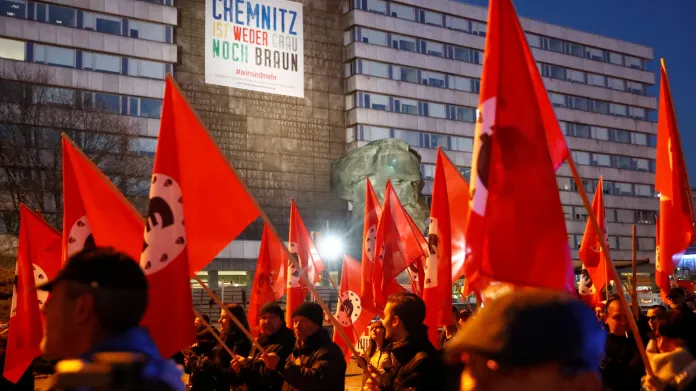 Demonstrace v Chemnitzu kvůli návštěvě kancléřky Merkelové