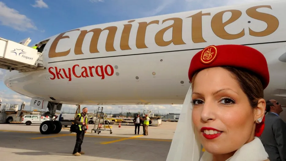 Сайт эмиратские авиалинии. Air Эмирейтс. Emirates стюардессы. Emirates Airlines стюардессы. Fly Emirates стюардессы.